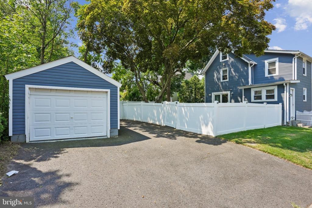 Rhoads Ave, Haddonfield, NJ 08033