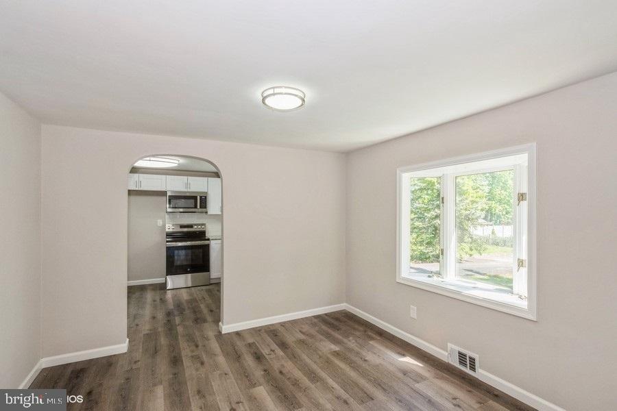 Reedman Ave, Levittown, PA 19057