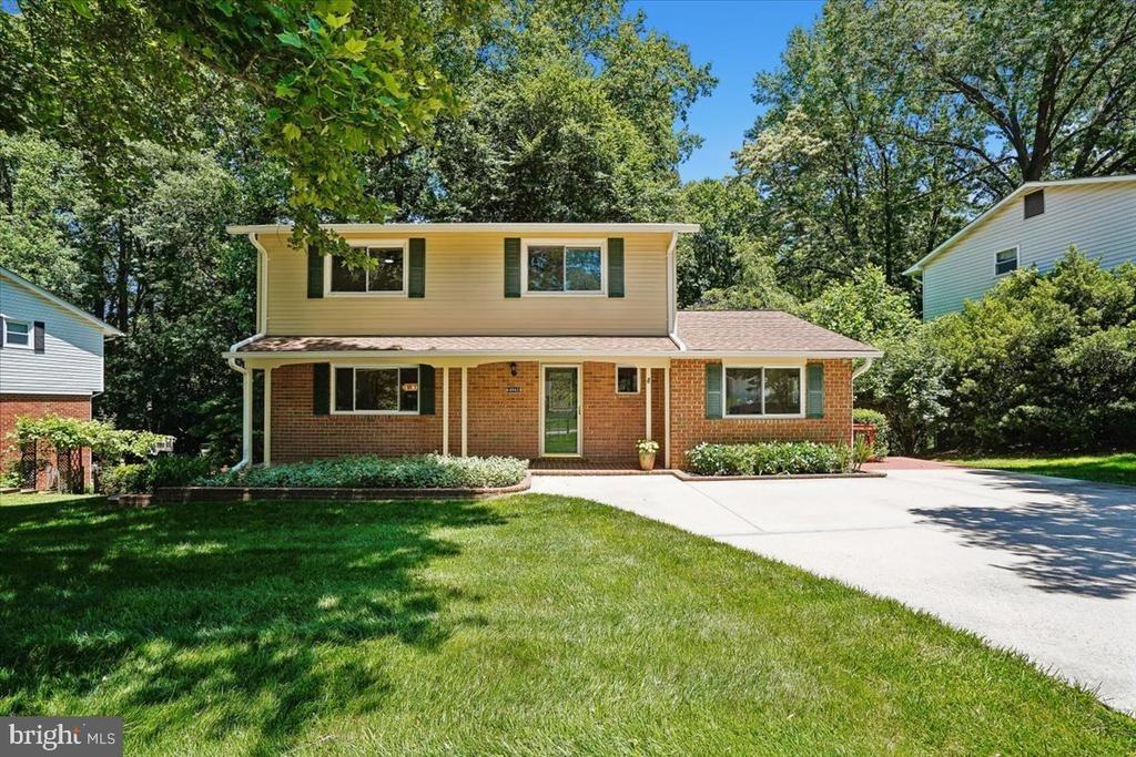 Gainsborough Dr, Fairfax, VA 22032