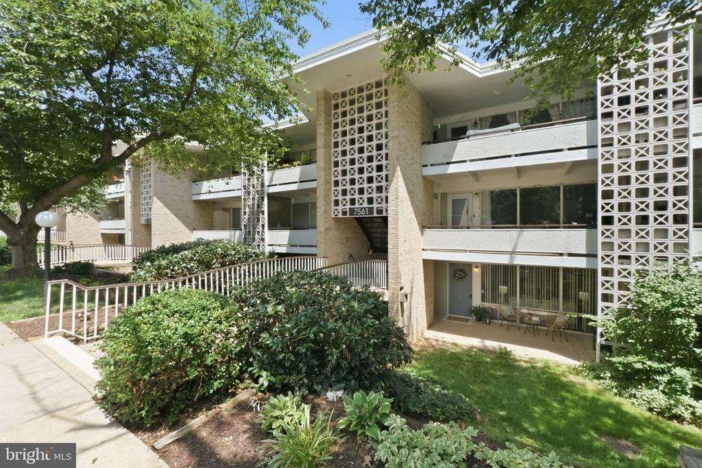 Spring Lake Dr, Bethesda, MD 20817