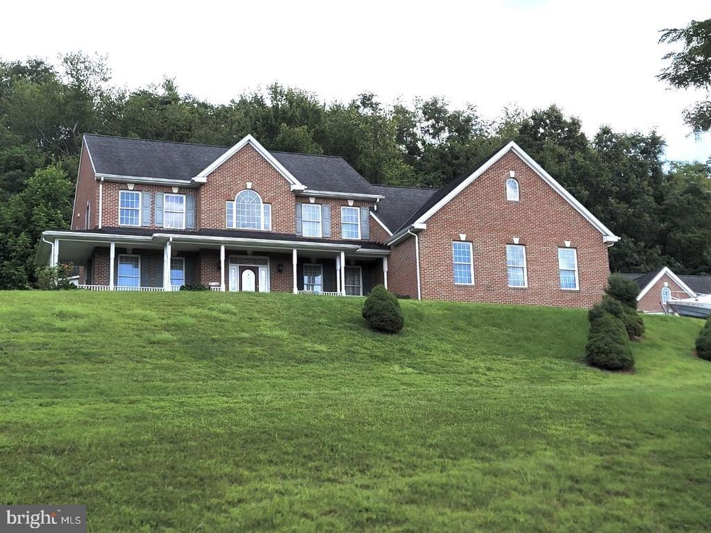 Appalachian Ct, Smithsburg, MD 21783