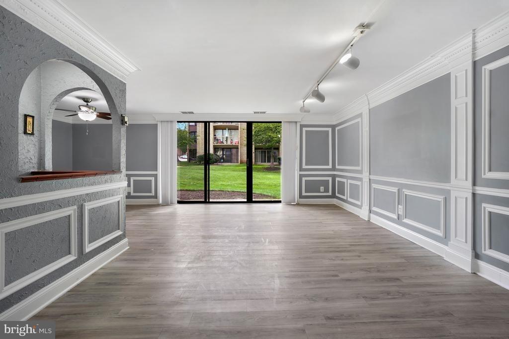 Huntley Square Dr, Temple Hills, MD 20748