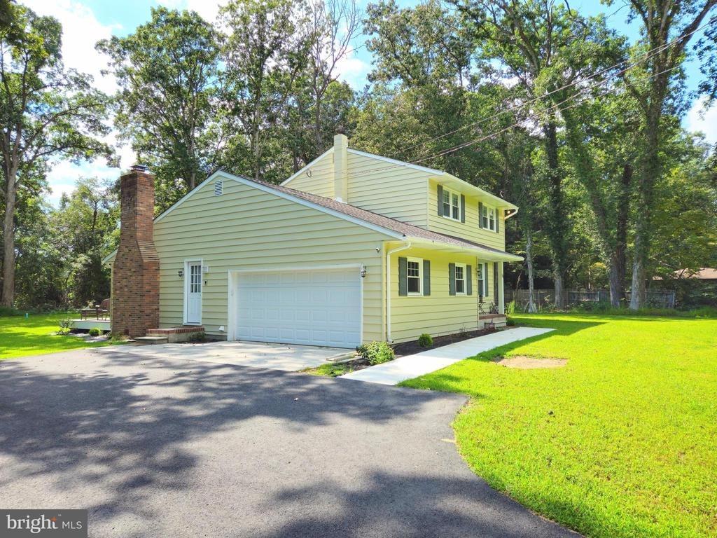 Hanthorne Dr, Elmer, NJ 08318