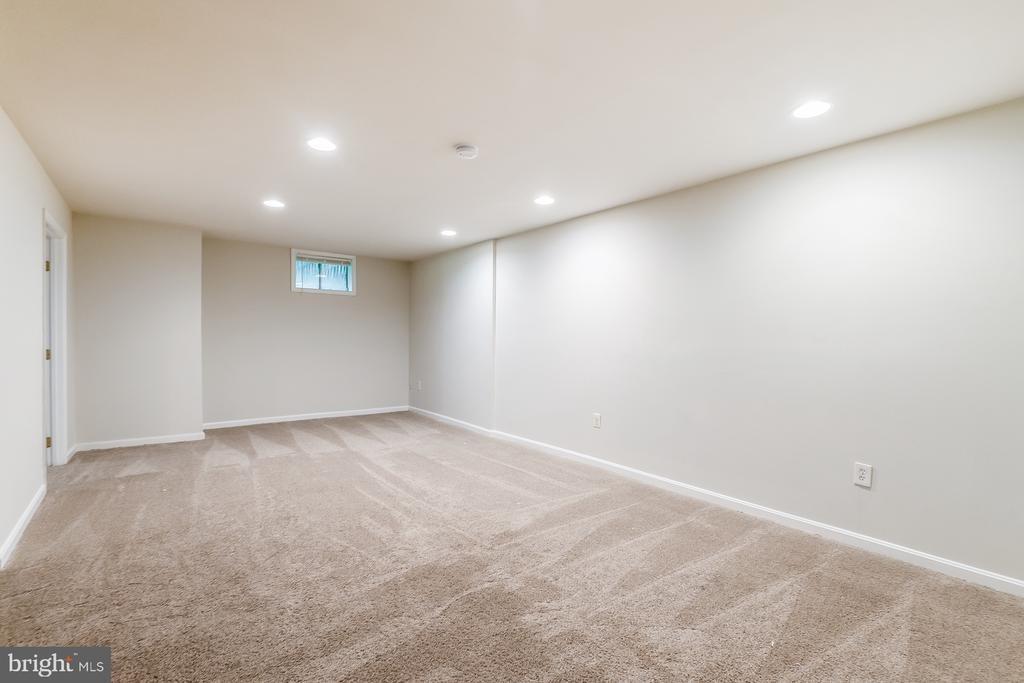 Magic Mountain Dr, Round Hill, VA 20141