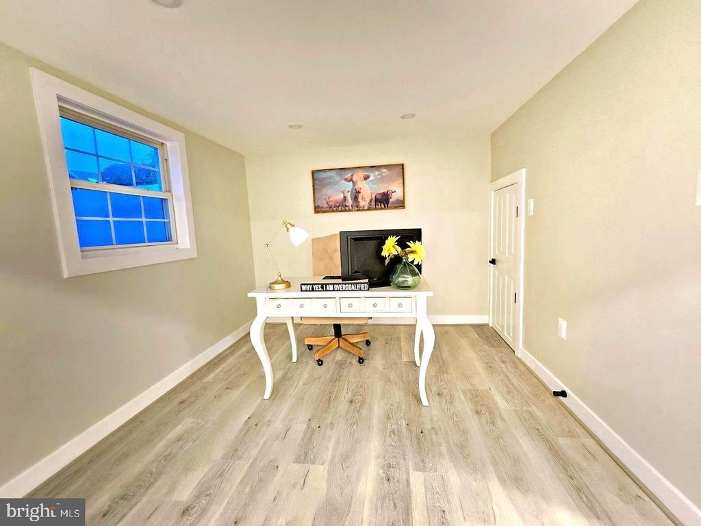 Munson Hill Rd, Falls Church, VA 22044