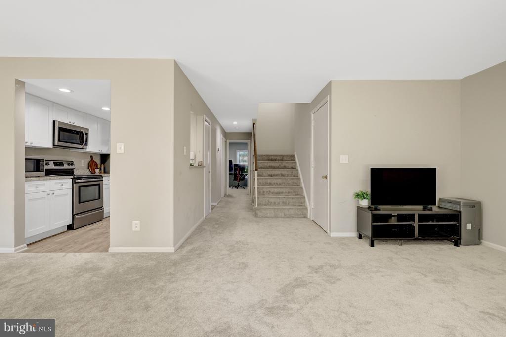 Grays Pointe Rd, Fairfax, VA 22033