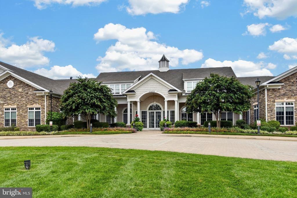 Crescent Pointe Pl, Ashburn, VA 20147
