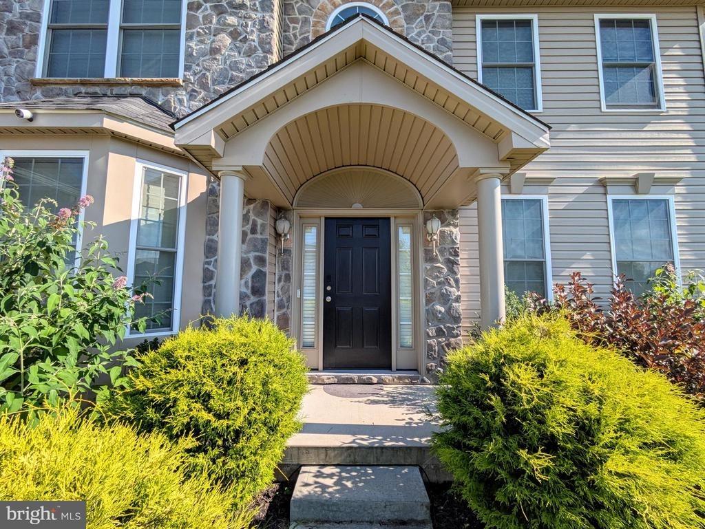 Danbury Dr, Nazareth, PA 18064
