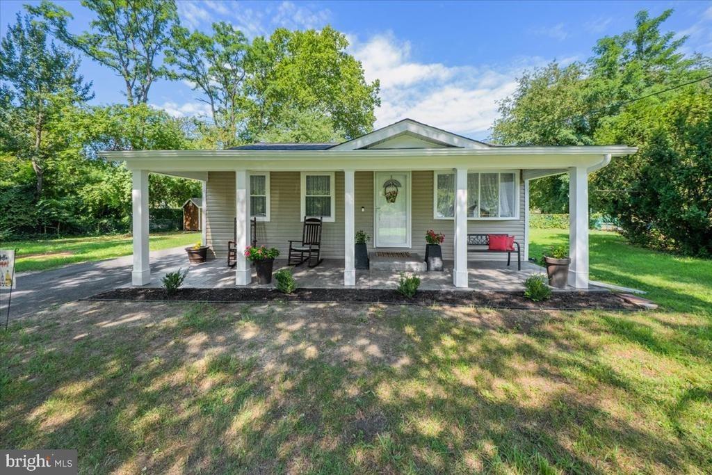 W Phoenix Ave, Lawnside, NJ 08045
