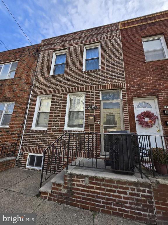 S 9th St, Philadelphia, PA 19148