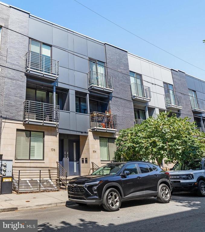 S 17th St, Philadelphia, PA 19146