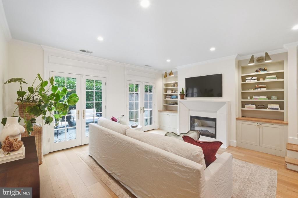 Sutton Pl Nw, Washington, DC 20016