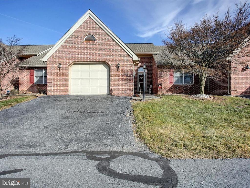 Majestic Ct, Chambersburg, PA 17202