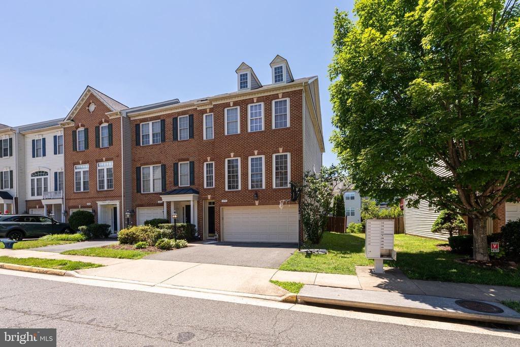 Heron Ridge Dr, Fairfax, VA 22030