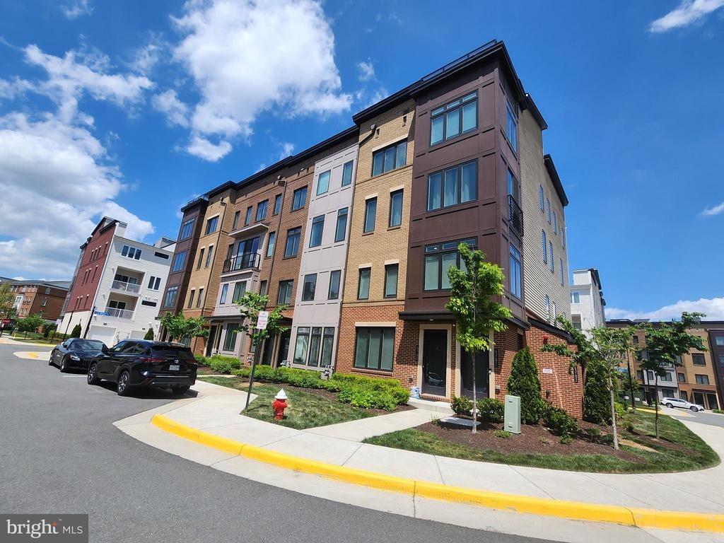 Mongold Sq, Ashburn, VA 20148