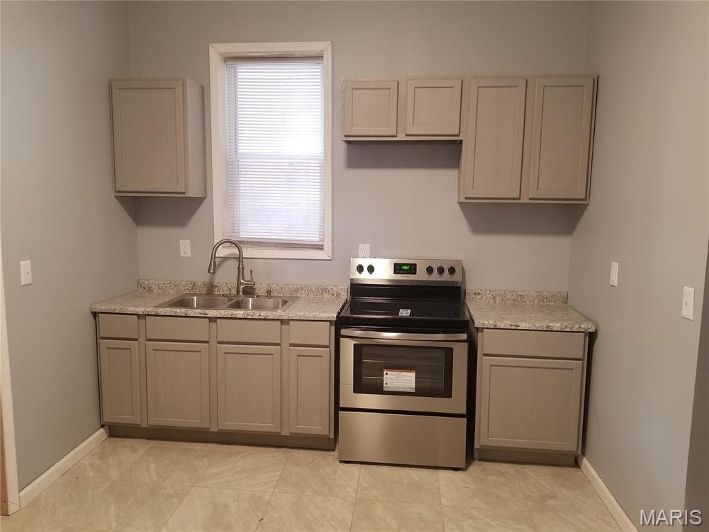 Newhouse Ave, Saint Louis, MO 63107