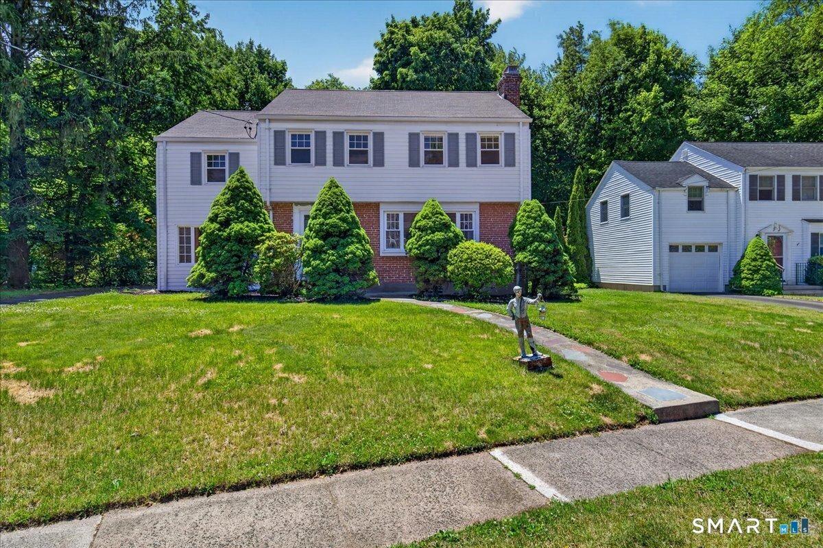Dessa Dr, Hamden, CT 06517