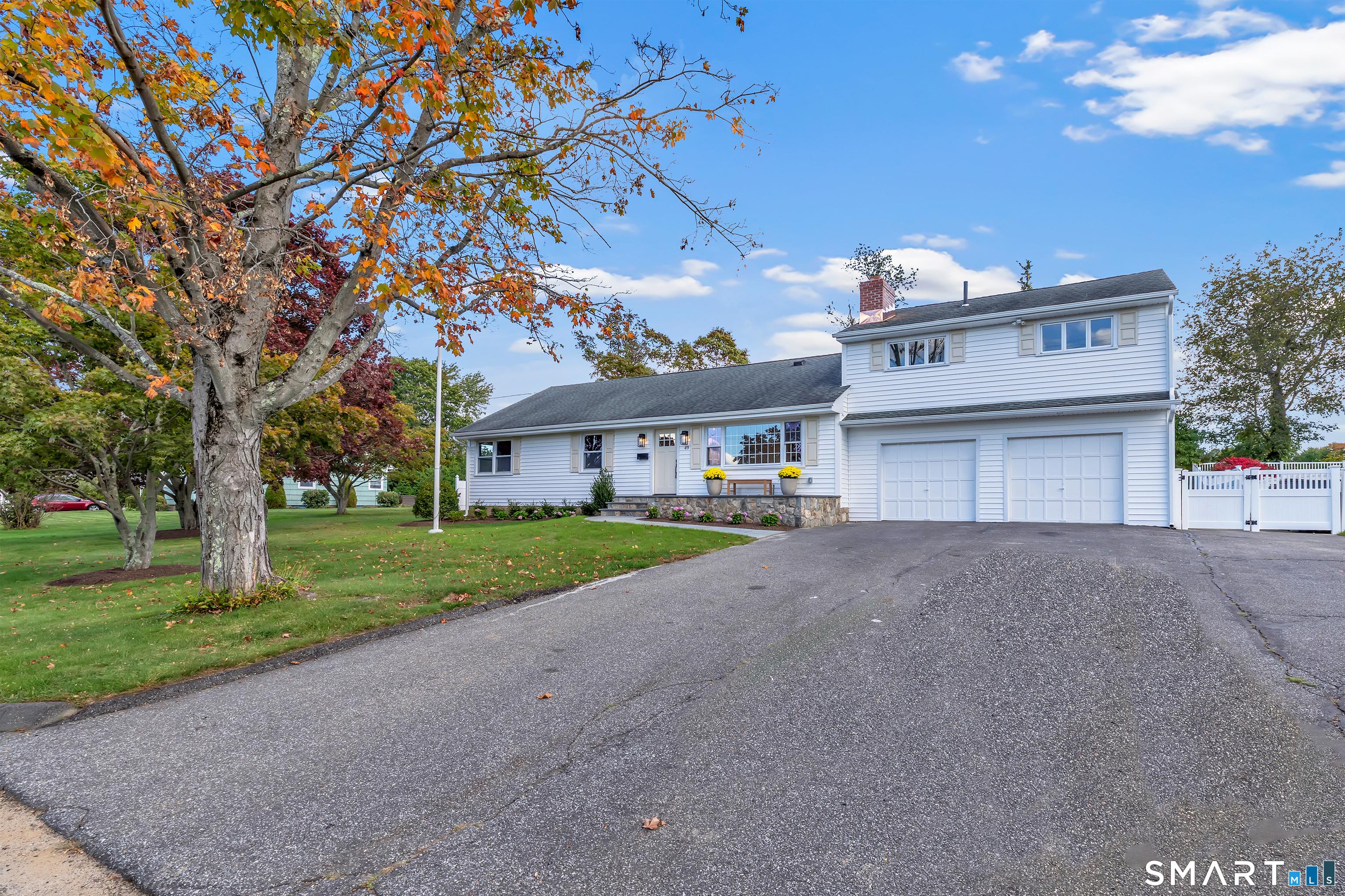 Sunrise Ave, Trumbull, CT 06611