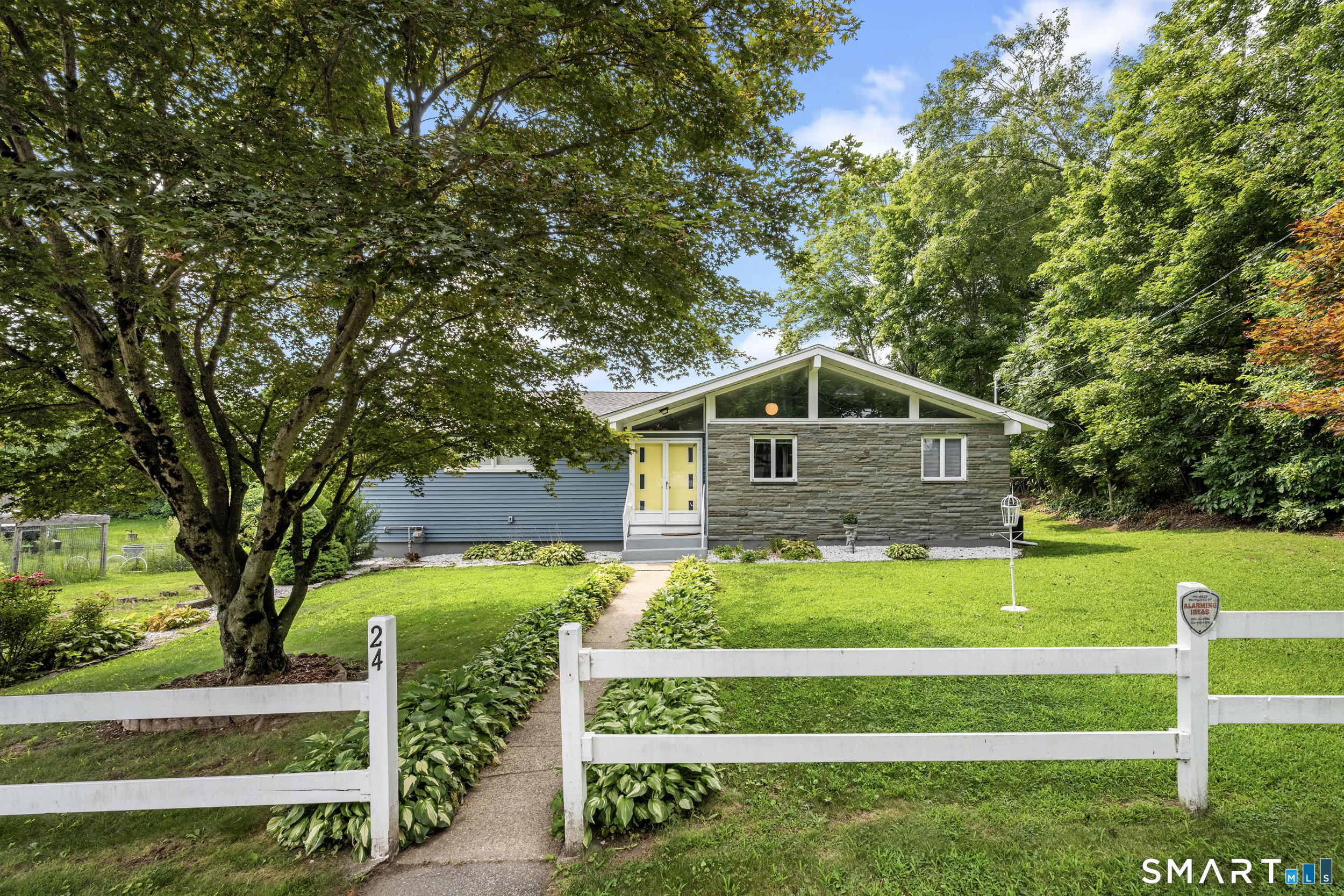 Carpenter St, Norwich, CT 06360
