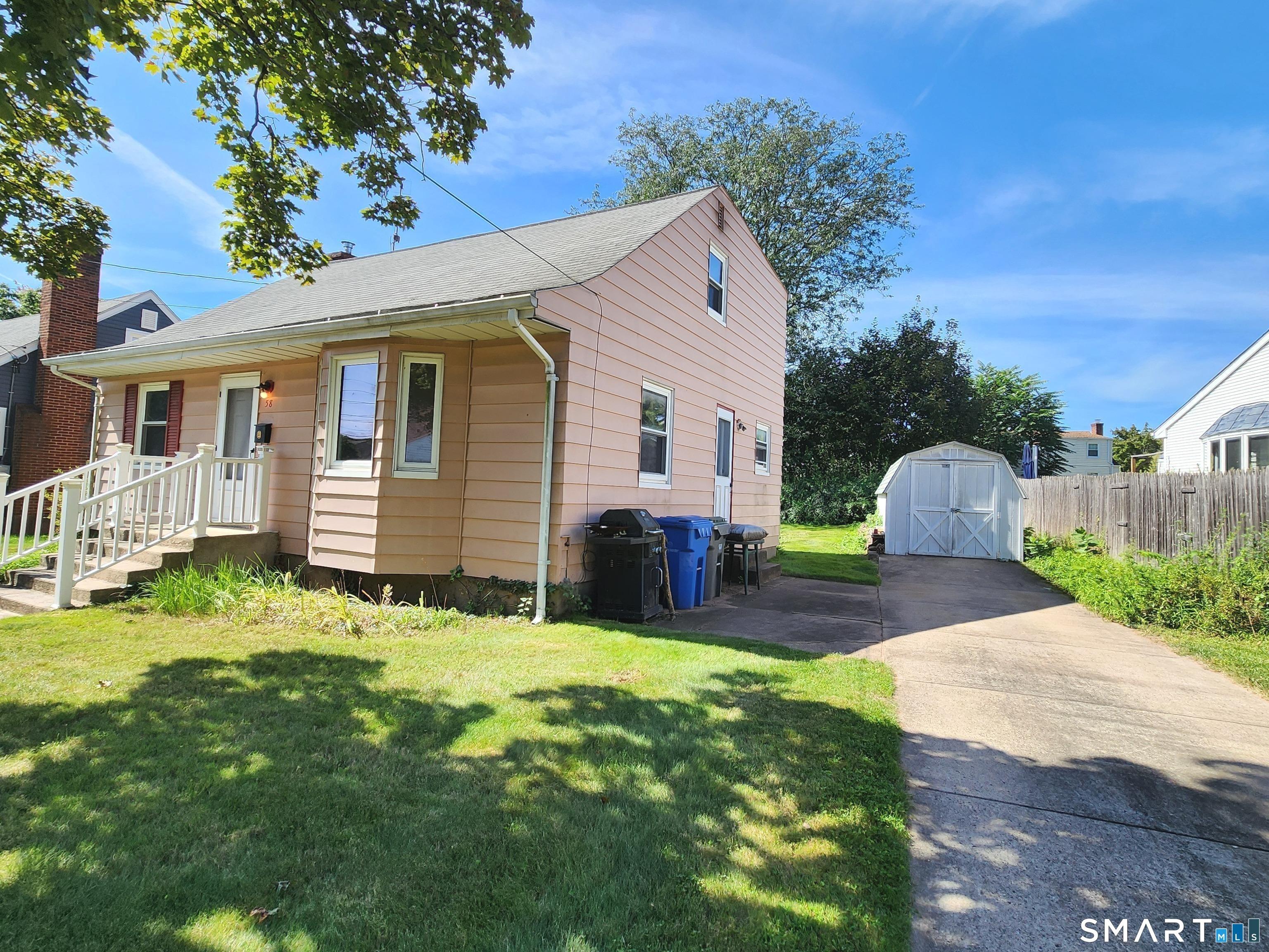 Crestwood Dr, Manchester, CT 06040