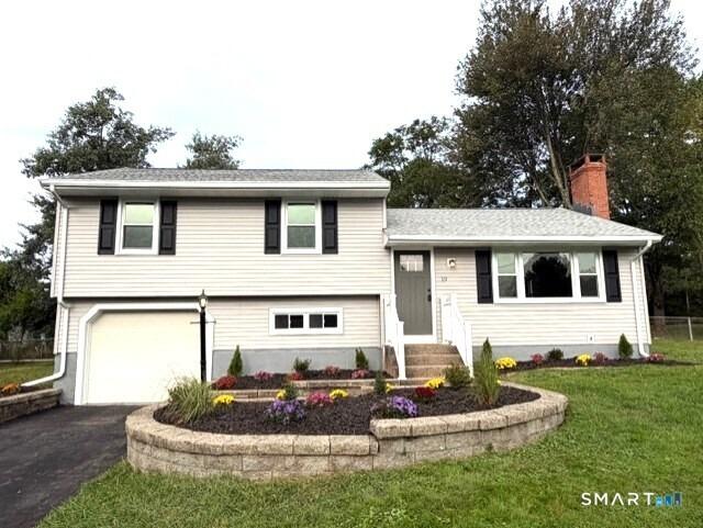 Winthrop Blvd, Cromwell, CT 06416