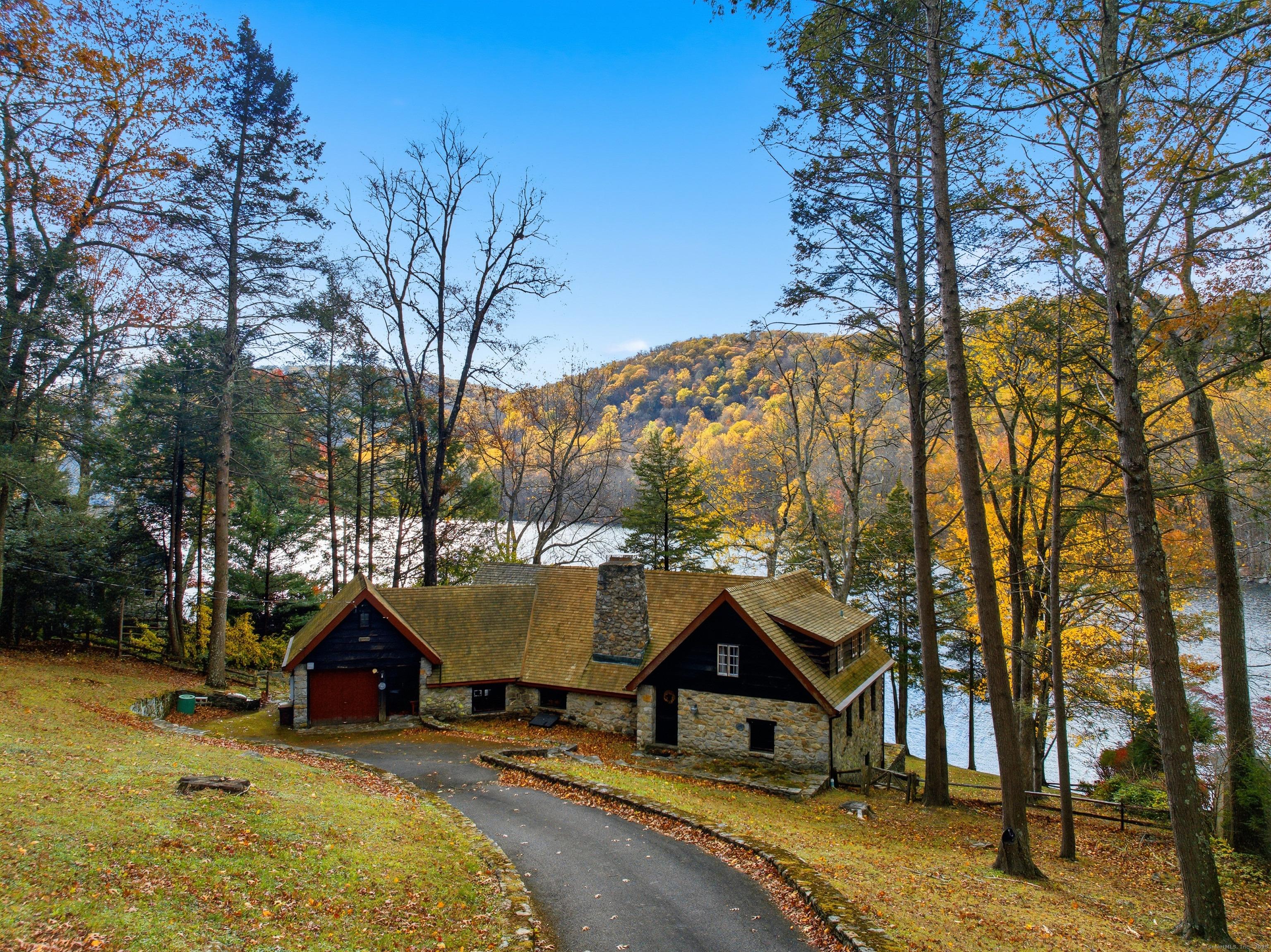 Echo Dr, New Milford, CT 06776