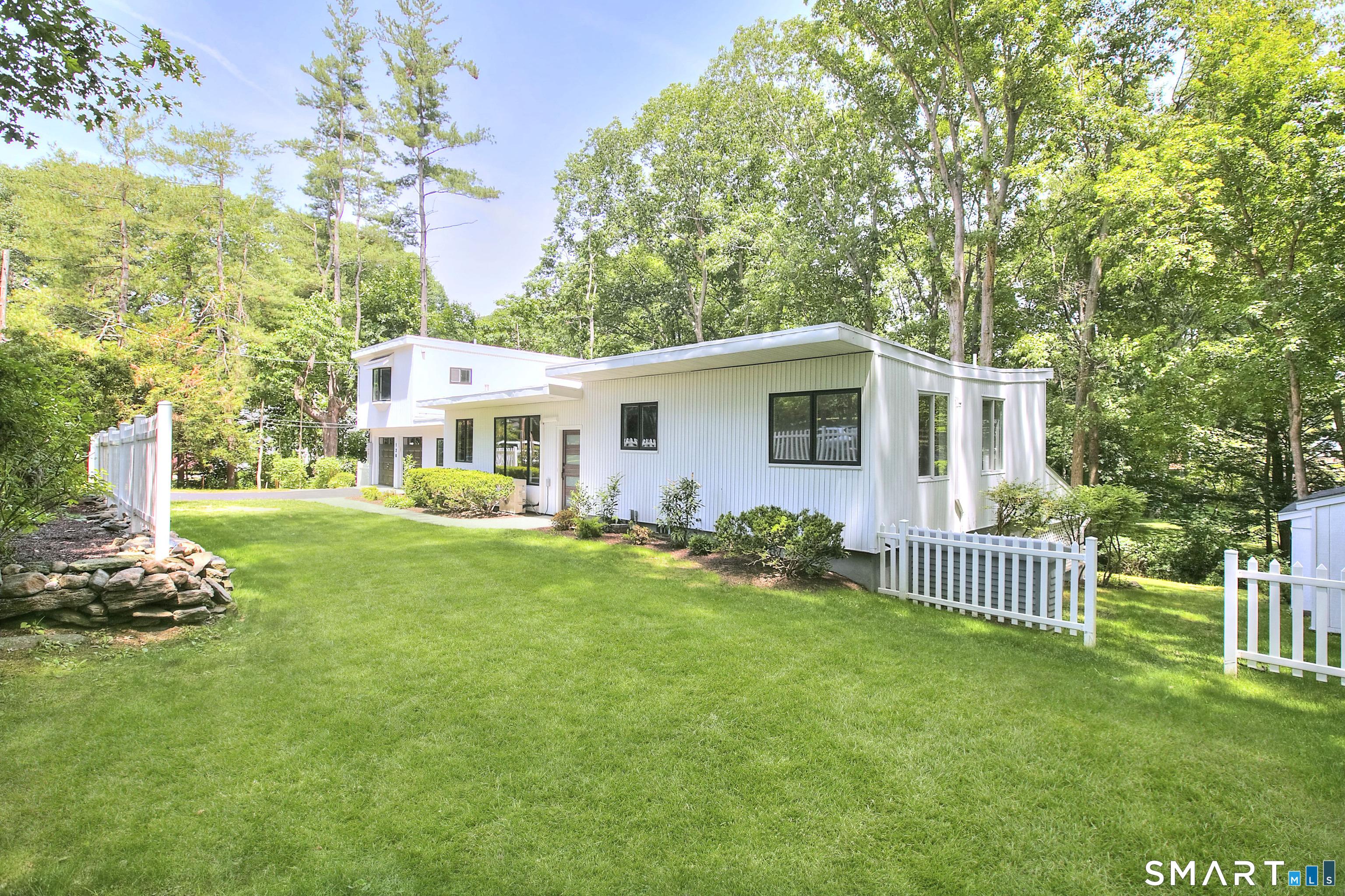 Linley Dr, Fairfield, CT 06825