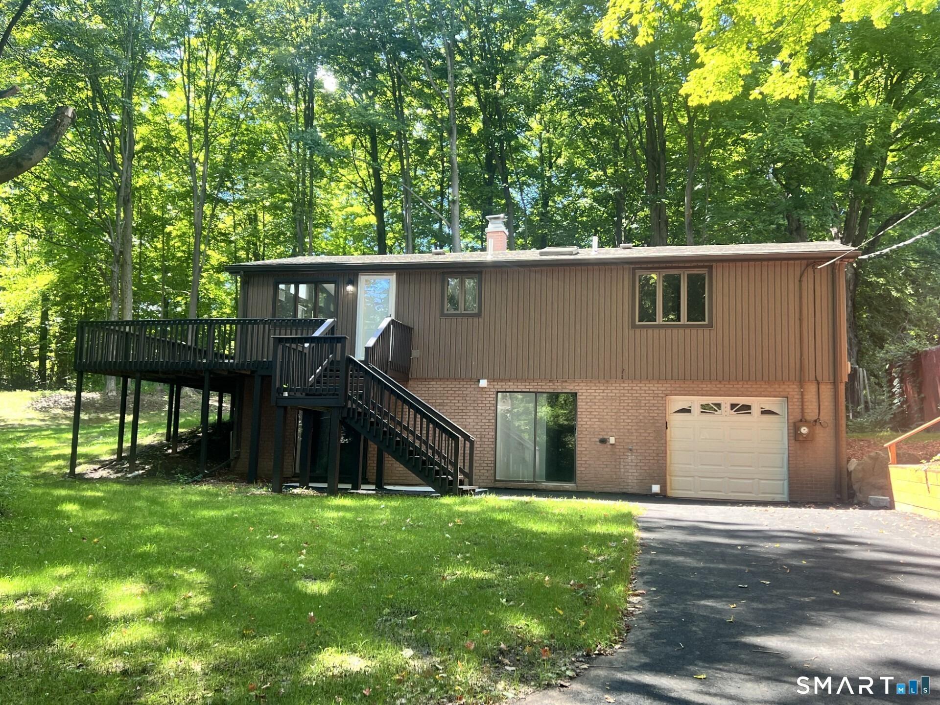 Smithfield Ave, Meriden, CT 06451
