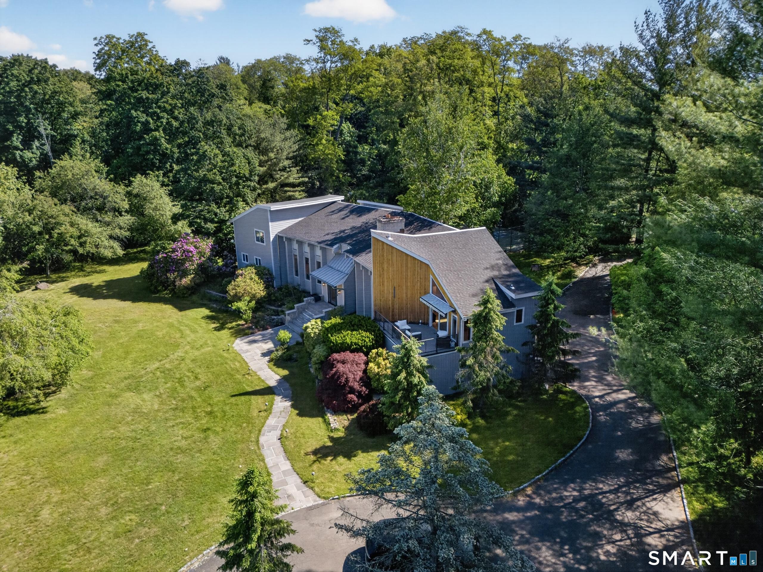 Cross Hwy, Fairfield, CT 06824
