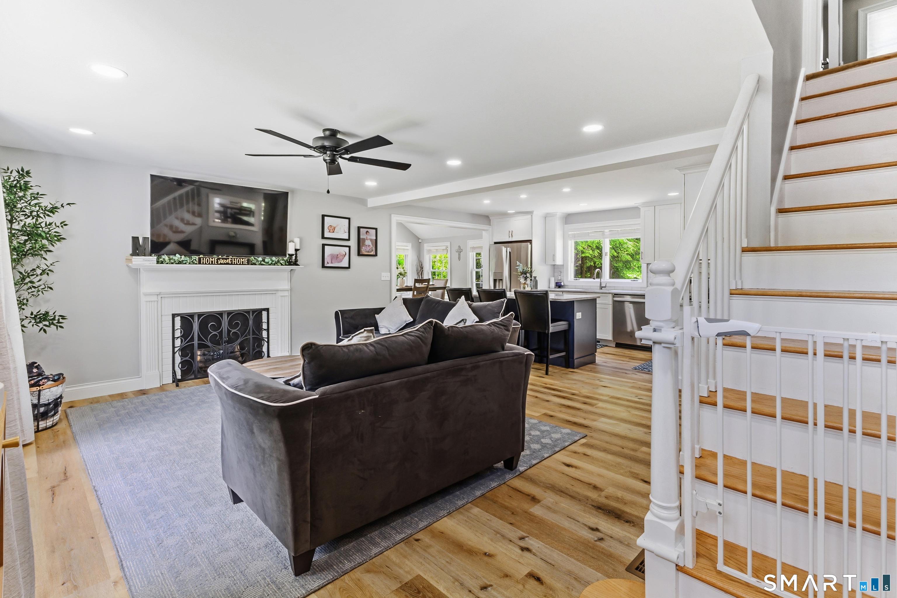 Lone Oak Ave, Wolcott, CT 06716