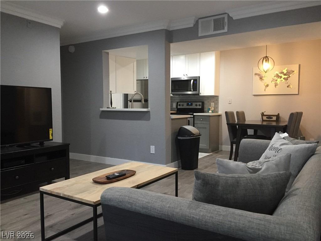 Mission Laguna Ln, Las Vegas, NV 89107