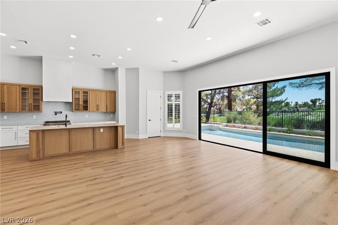 Robinson Ridge Dr, Las Vegas, NV 89117
