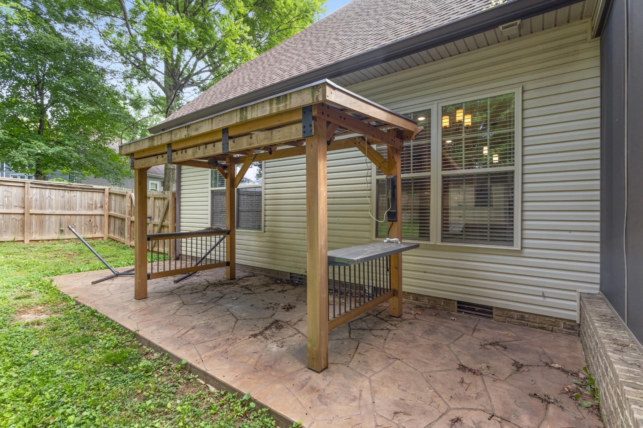 Teal Dr, Clarksville, TN 37042