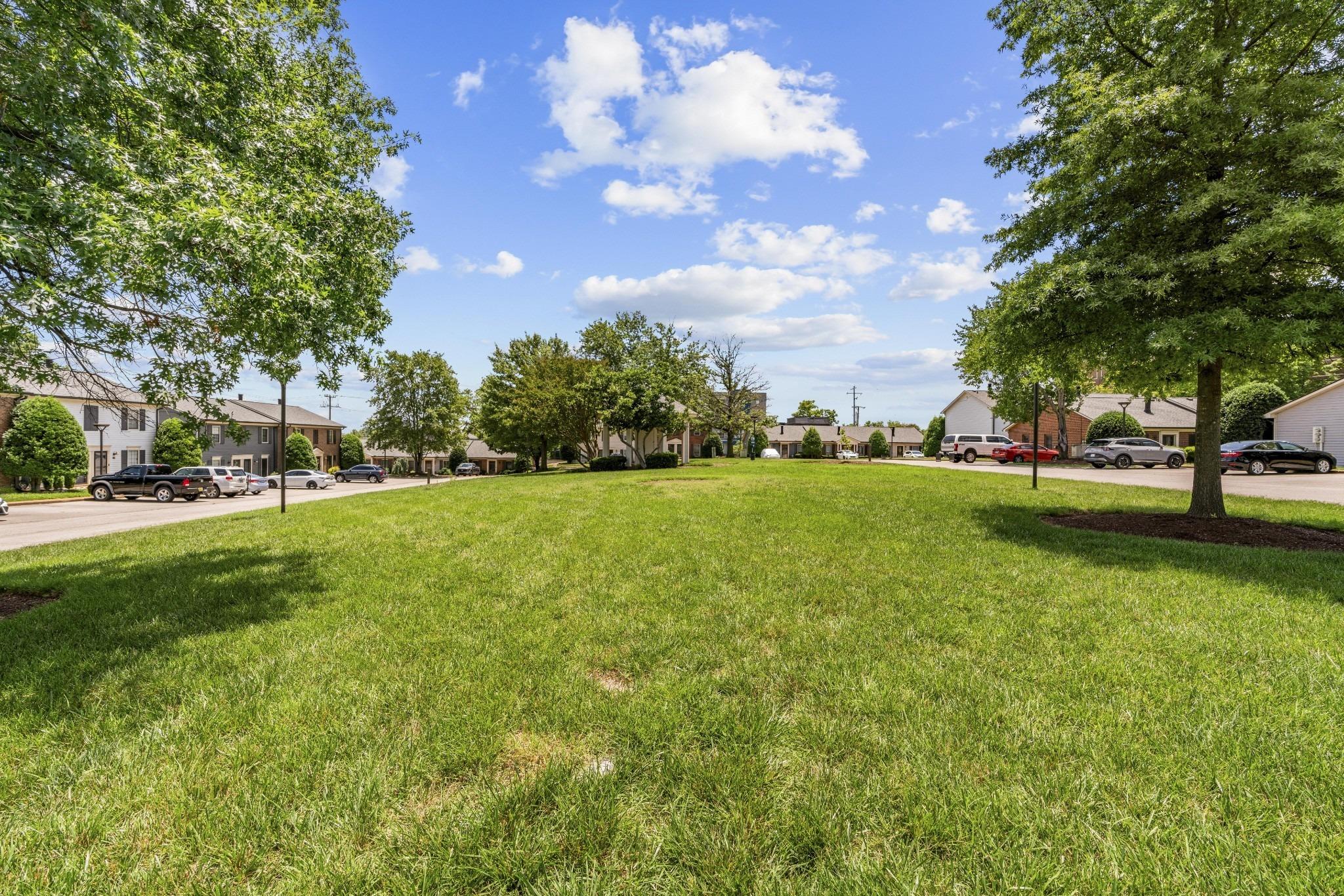 Academy Sq, Nashville, TN 37210