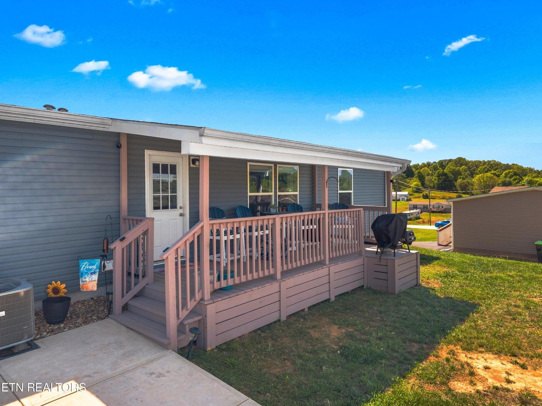 Barry Cv, Dandridge, TN 37725