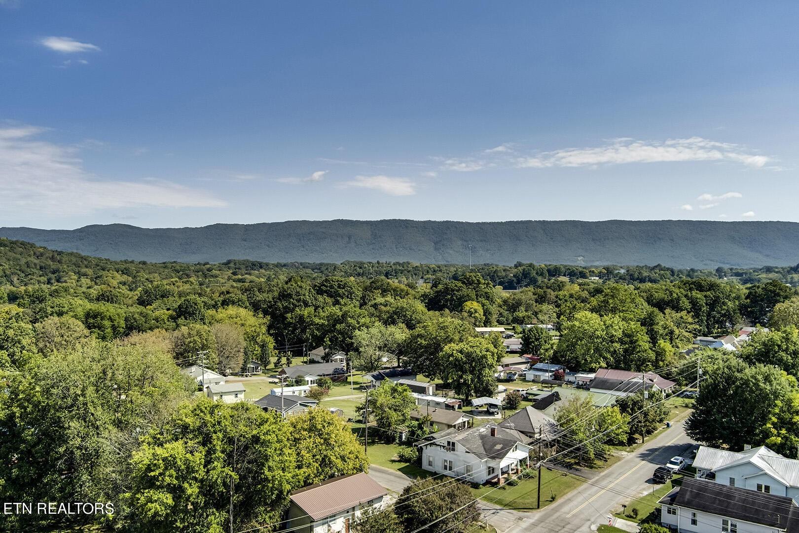 Athens Pike, Etowah, TN 37331