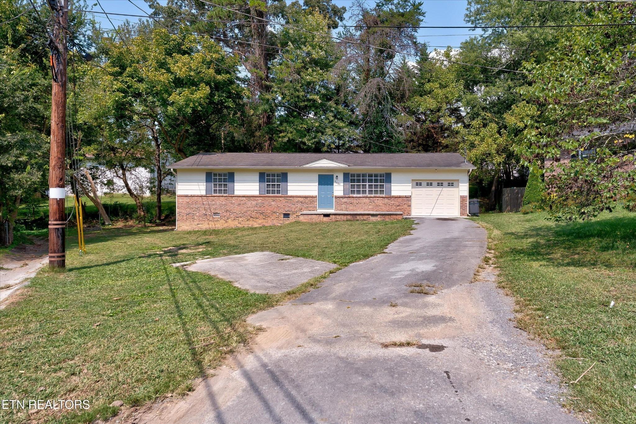 Karen Dr, Knoxville, TN 37918