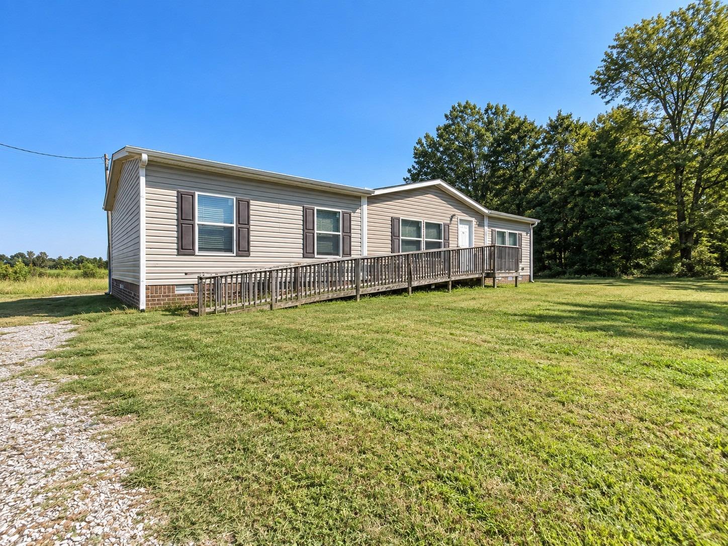 Charlie Lewis Rd, Trenton, TN 38382