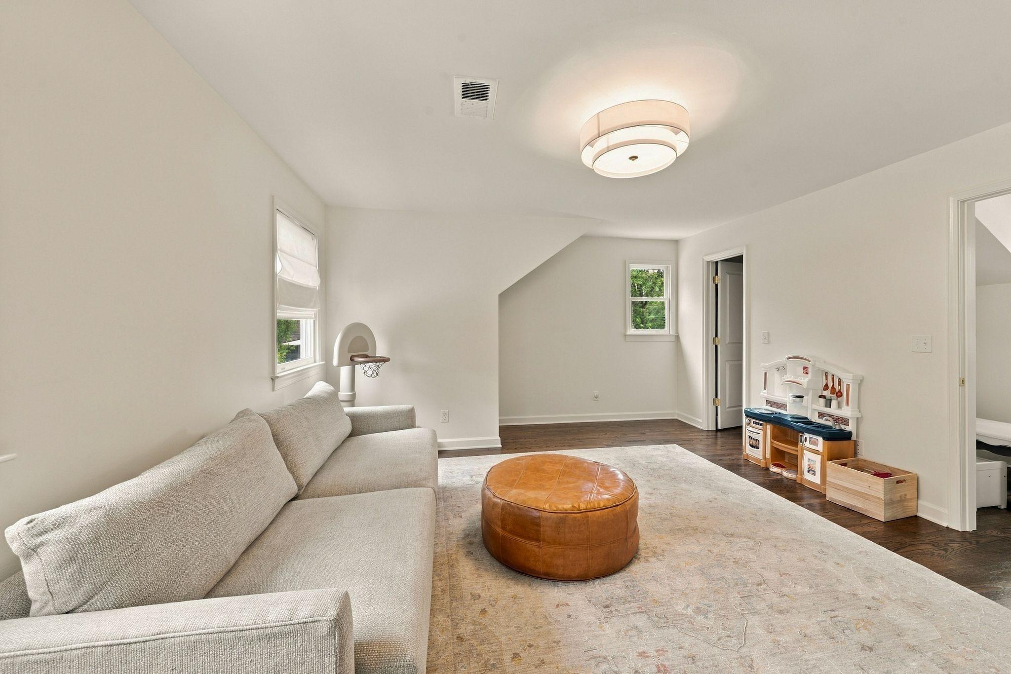 Leake Ave, Nashville, TN 37205