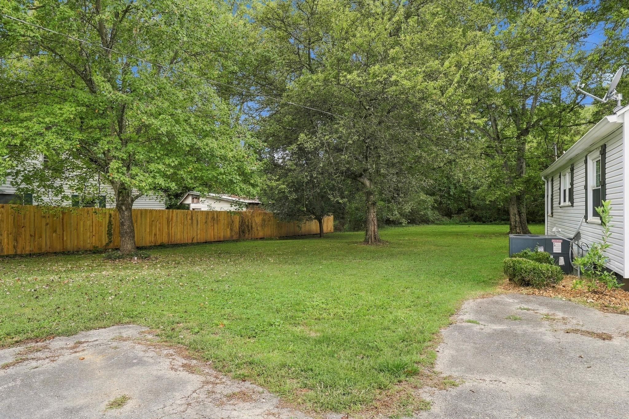 Laura Ave, Winchester, TN 37398