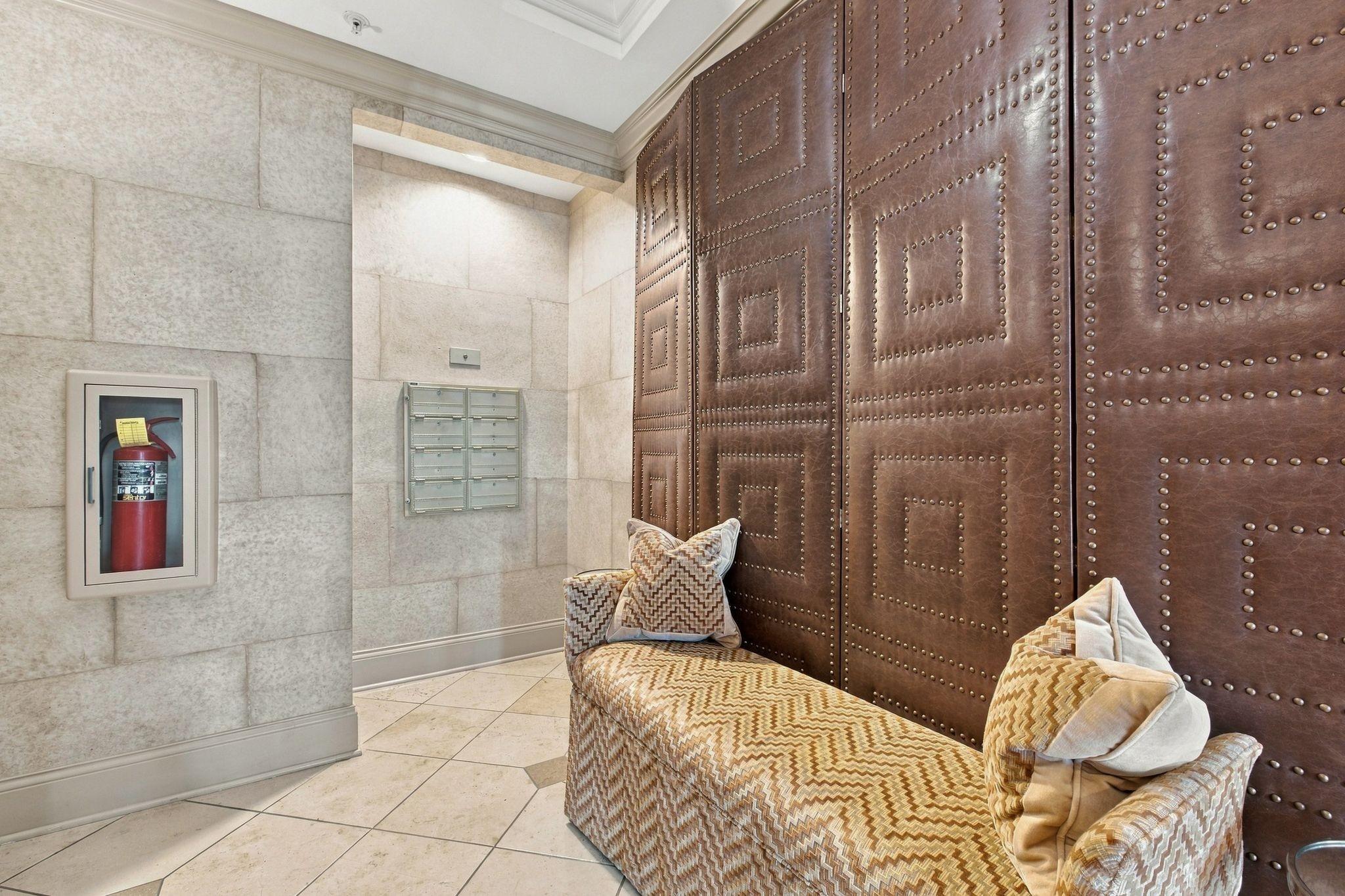 W End Ave, Nashville, TN 37205