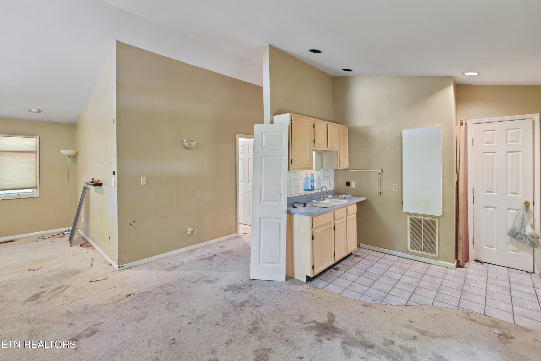 Westover Dr, Oak Ridge, TN 37830