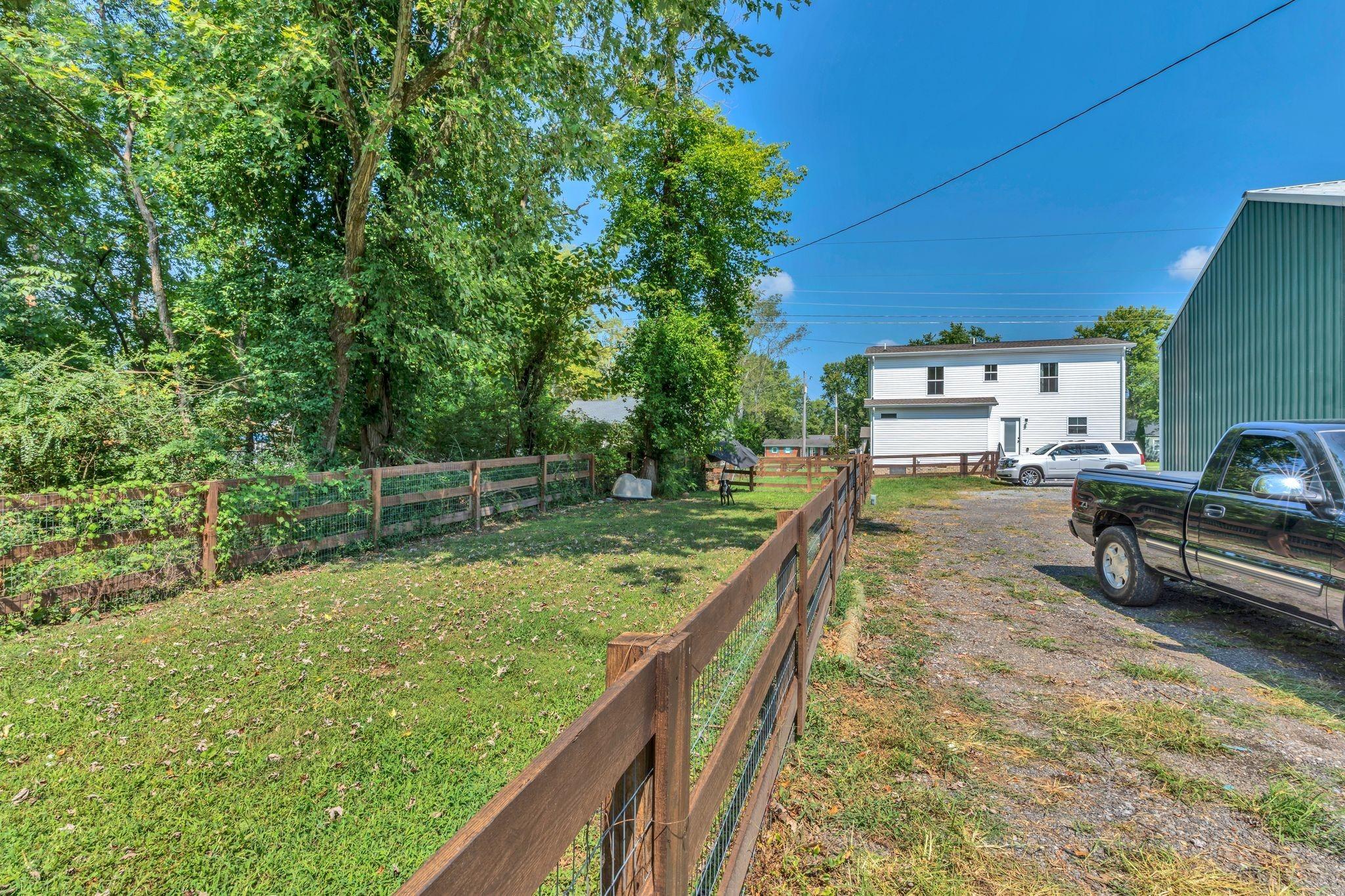W South St, Greenbrier, TN 37073