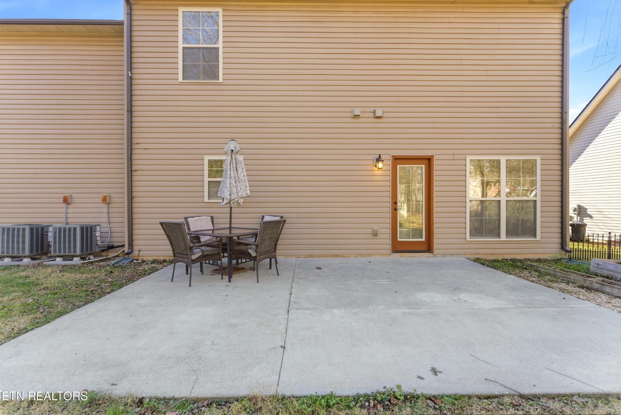 Grizzly Creek Ln, Powell, TN 37849