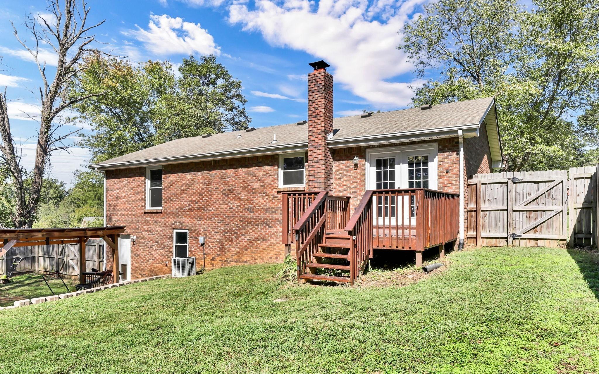 Cayce Dr, Clarksville, TN 37042