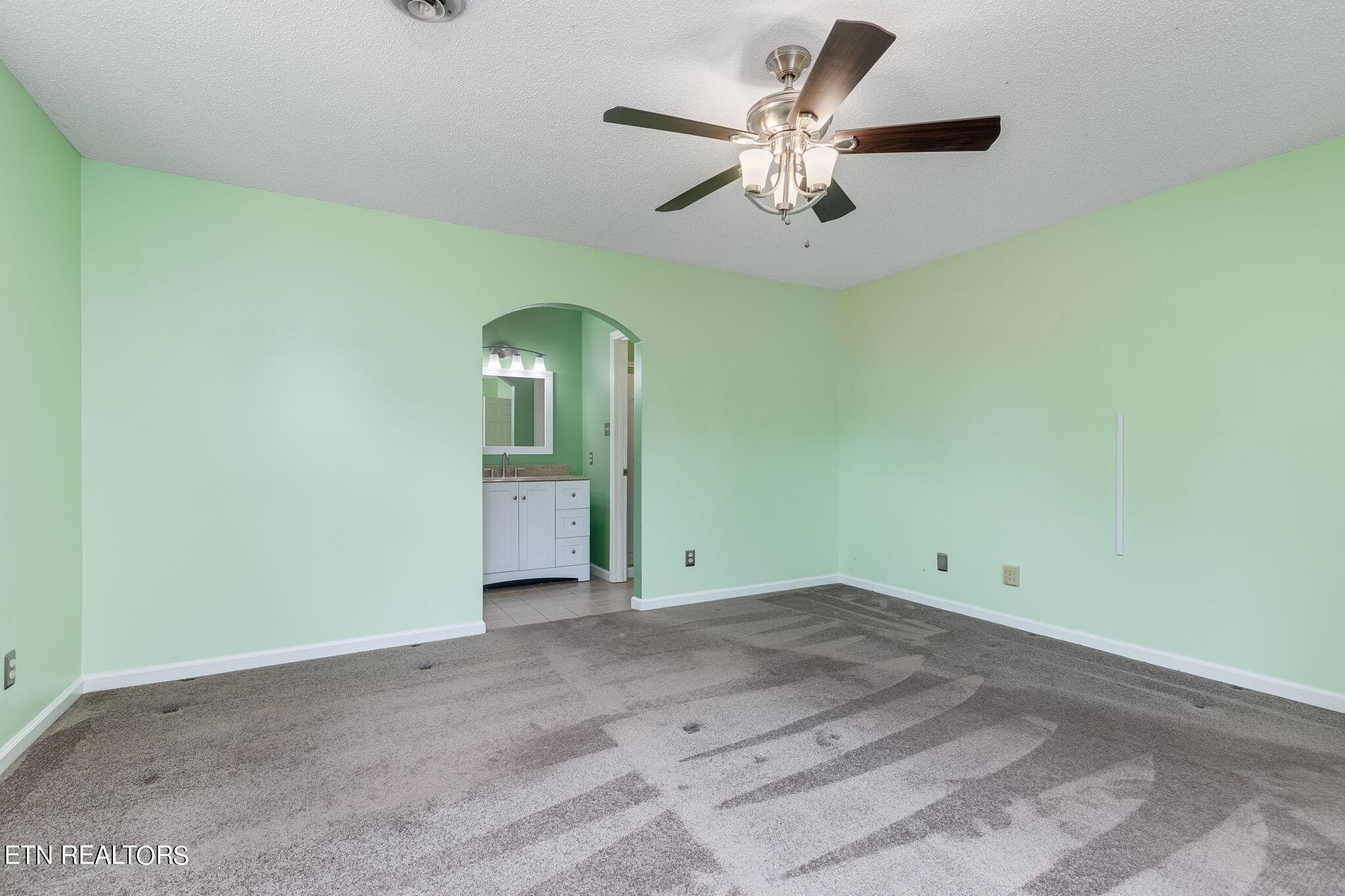 Vanardo Way, Knoxville, TN 37912