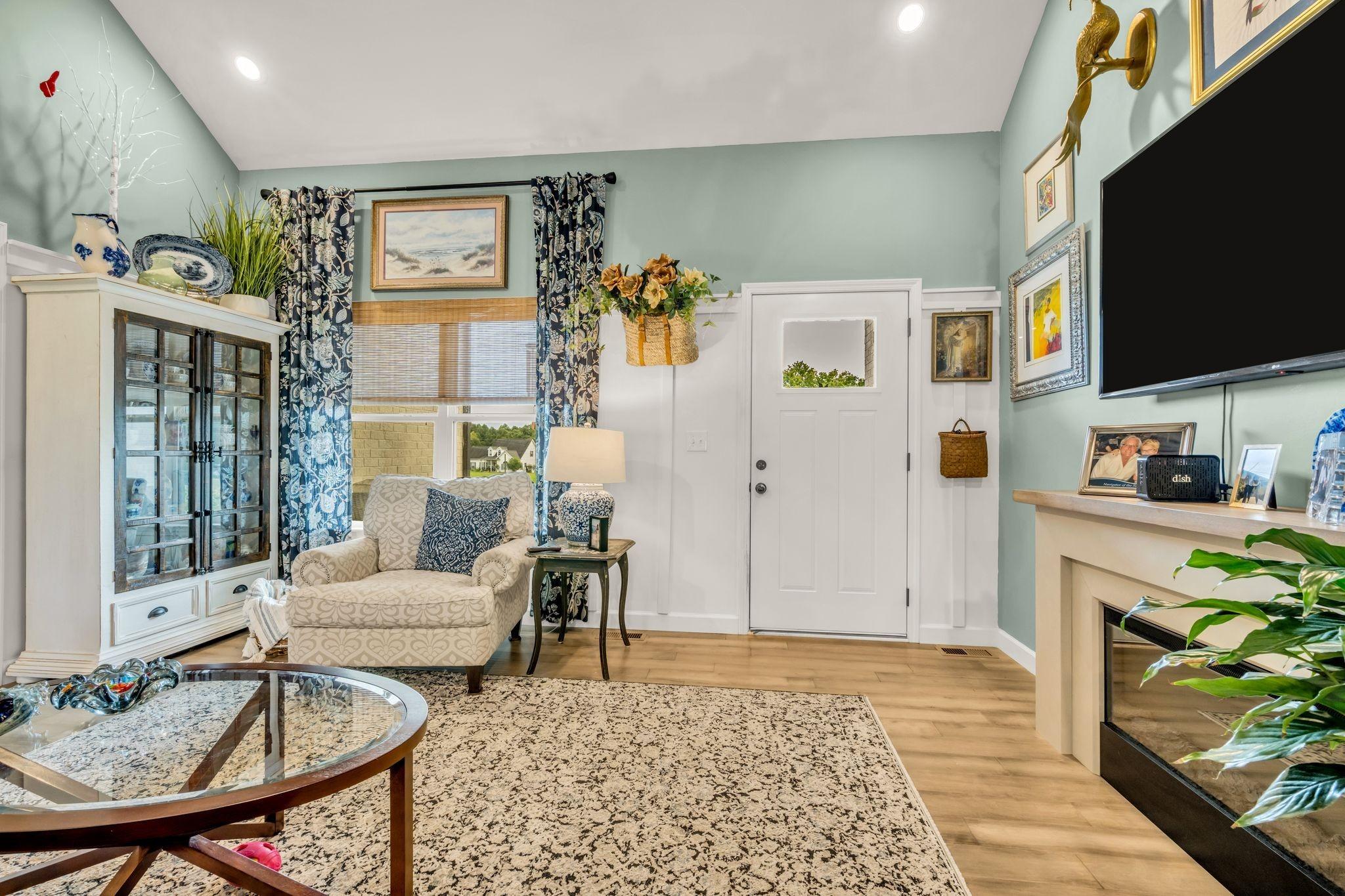 Ridge Rd, Dickson, TN 37055