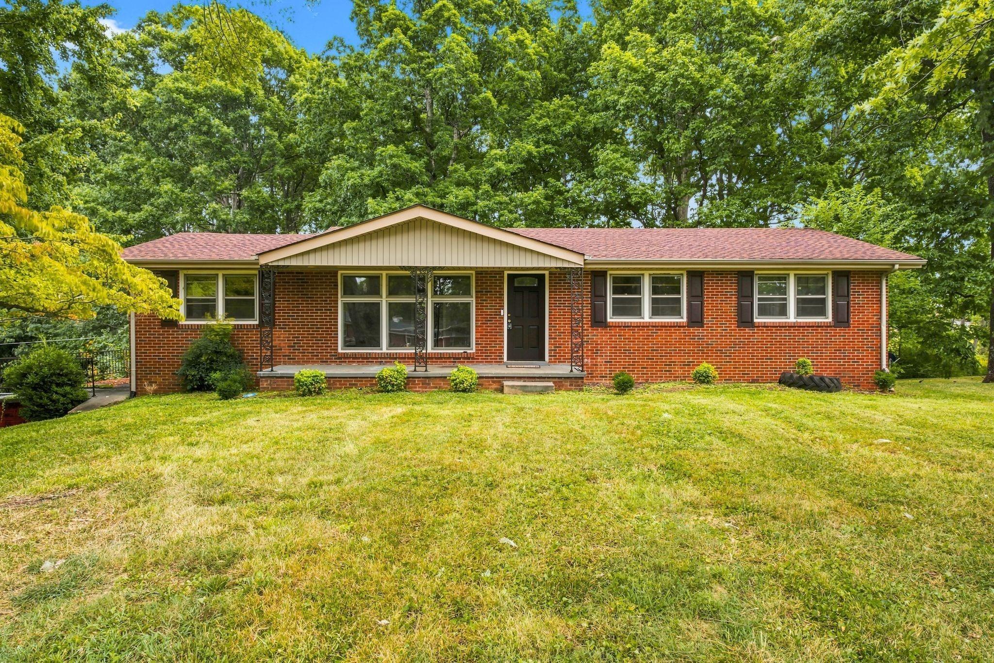 Ellington Dr, Lafayette, TN 37083