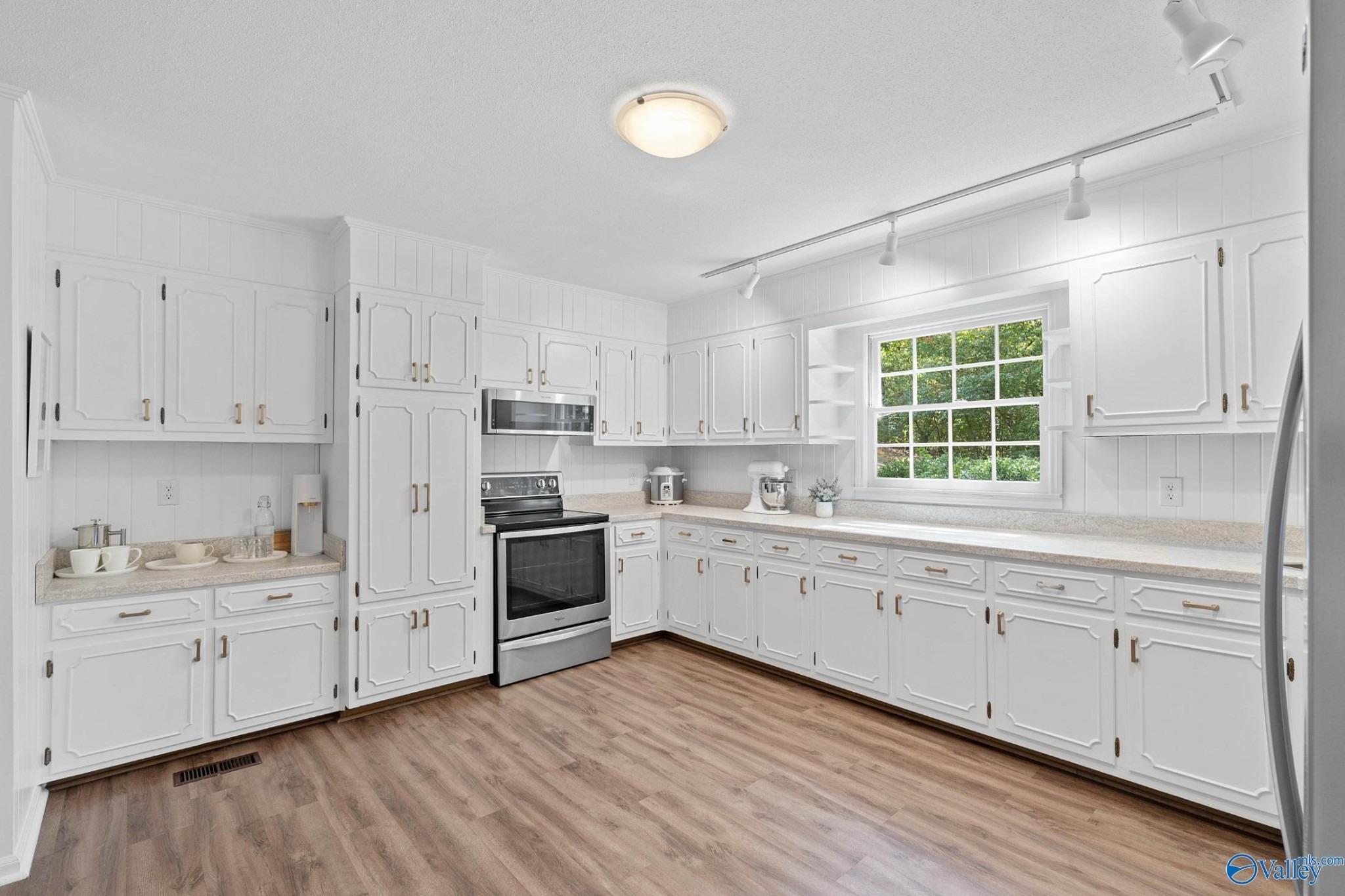 Day Rd Sw, Decatur, AL 35603