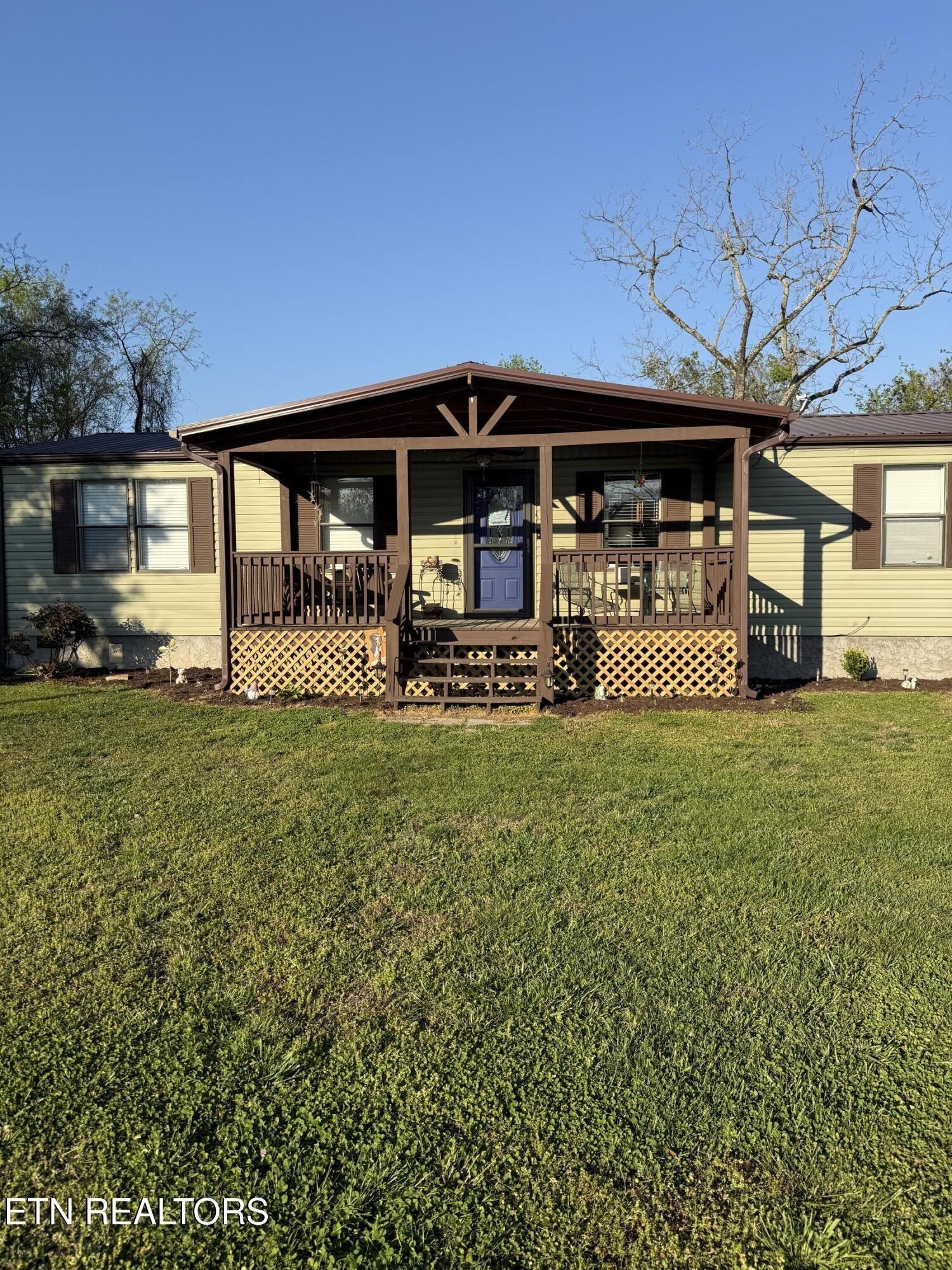 E Baldwin St, Rockwood, TN 37854